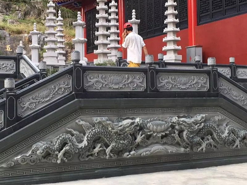 青石栏杆