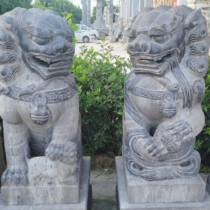 青石狮子
